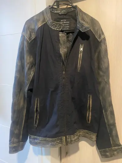 Chaqueta negra estilo motociclista - miniatura 1