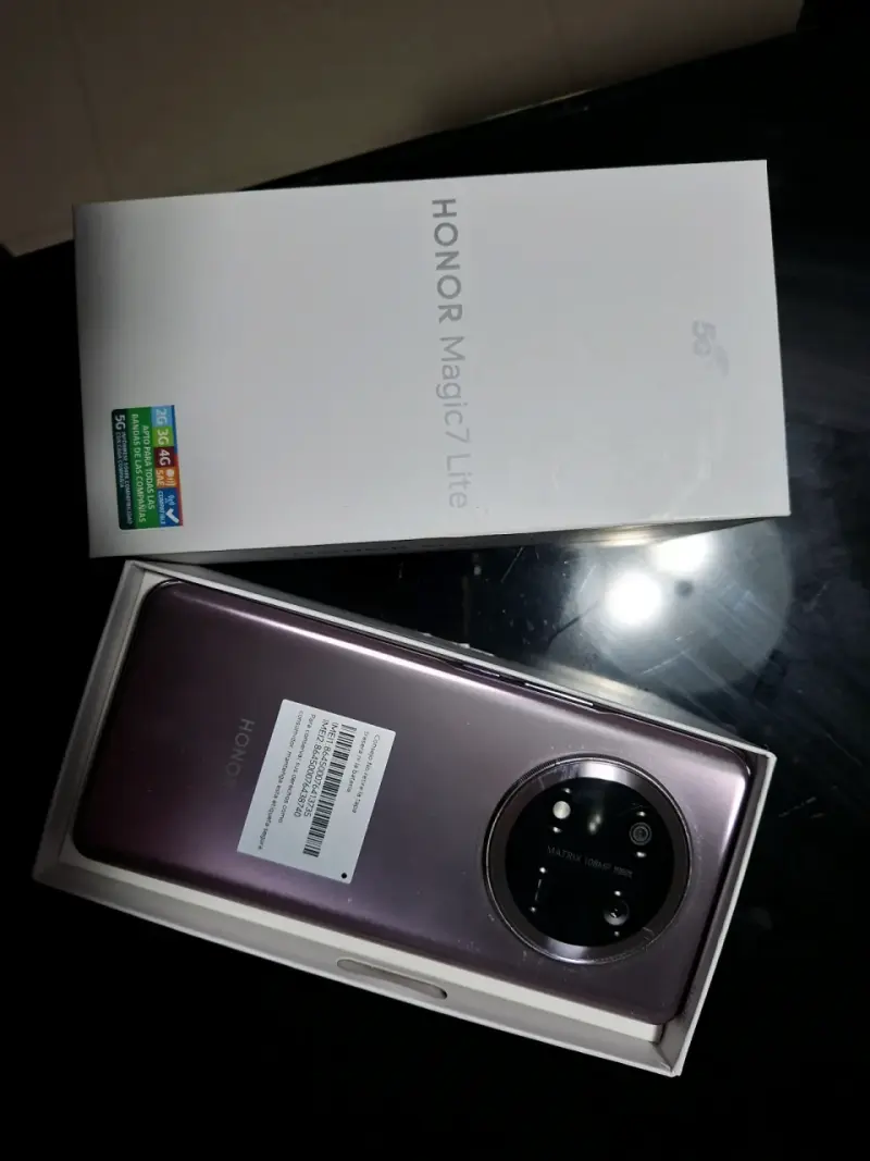 Smartphone semi nuevo en caja - 3