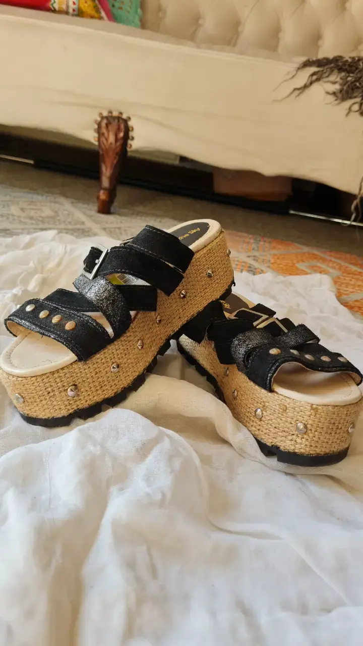 Sandalias plateadas con plataforma de rafia - 1