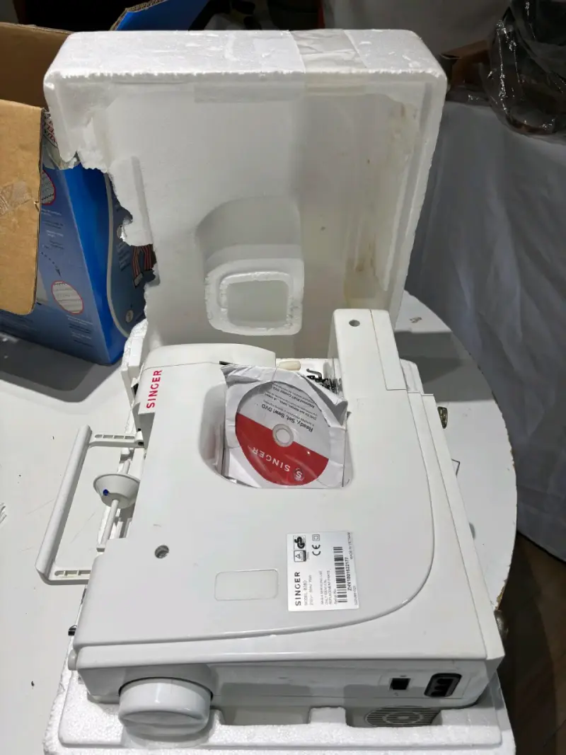 Máquina de coser Singer 8280 usada - 4