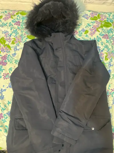 Parka negra con capucha - miniatura 1