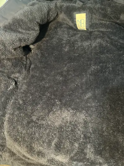 Parka negra con capucha - miniatura 3