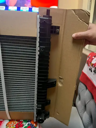 Radiador de auto nuevo en caja - miniatura 1