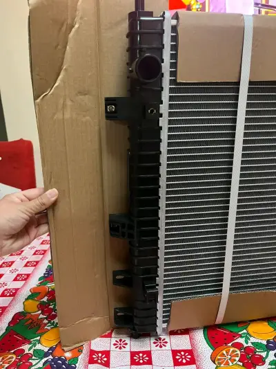 Radiador de auto nuevo en caja - miniatura 2