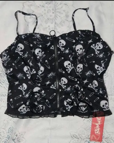 Top negro nuevo importado con estampado de calaver - miniatura 1