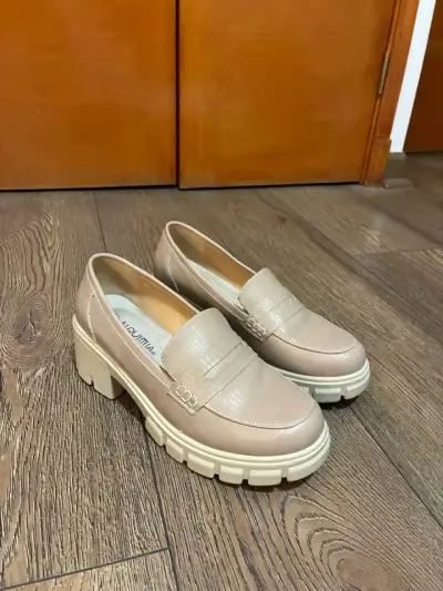 Zapatos color beige con plataforma - miniatura 1