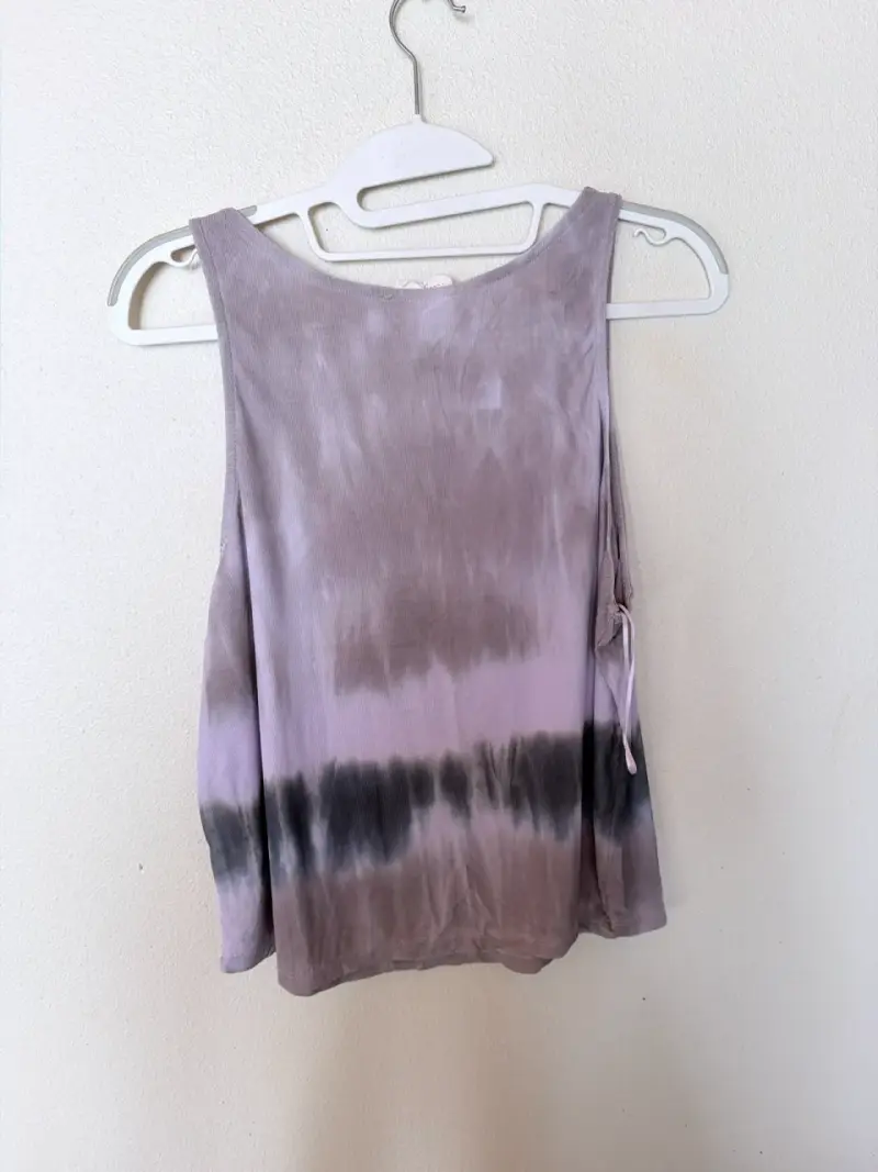 Polera Americanino tie-dye lila con tachas - 2