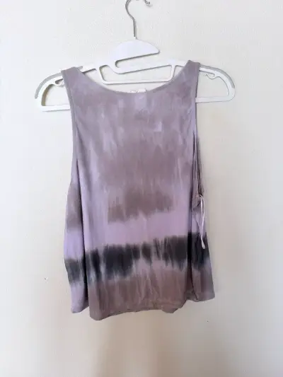 Polera Americanino tie-dye lila con tachas - miniatura 2