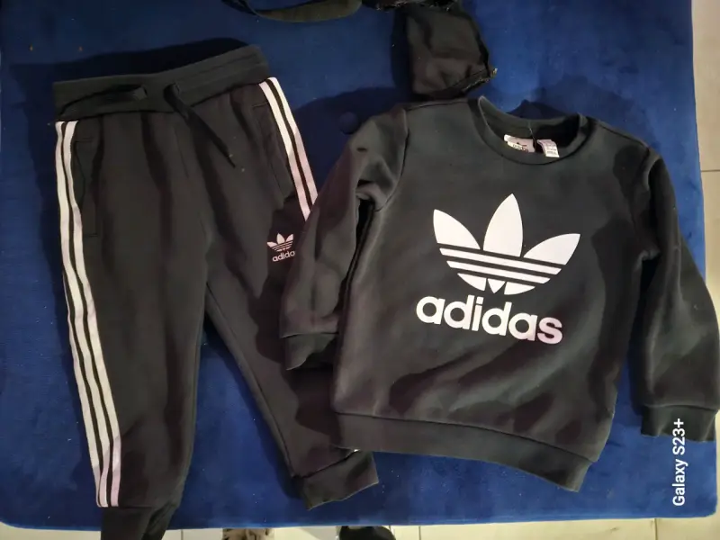 Conjunto deportivo Adidas negro