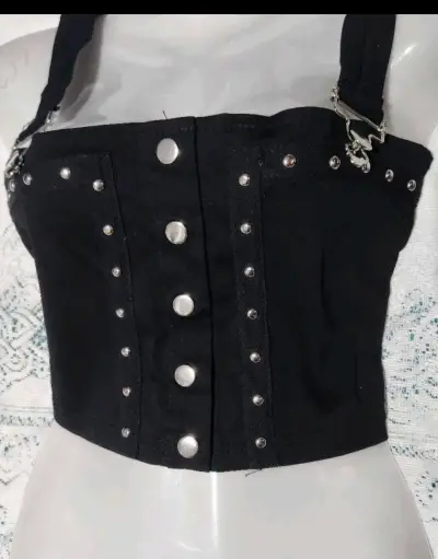 Top nuevo importado negro con tachas - miniatura 2