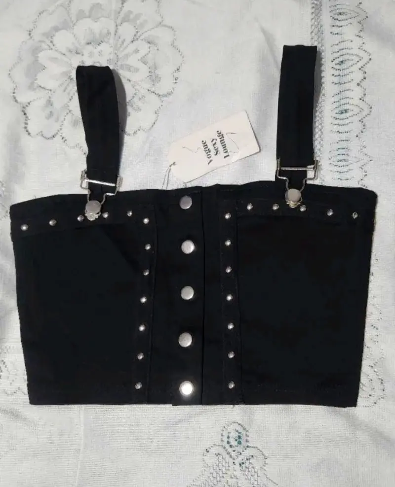 Top nuevo importado negro con tachas - 3