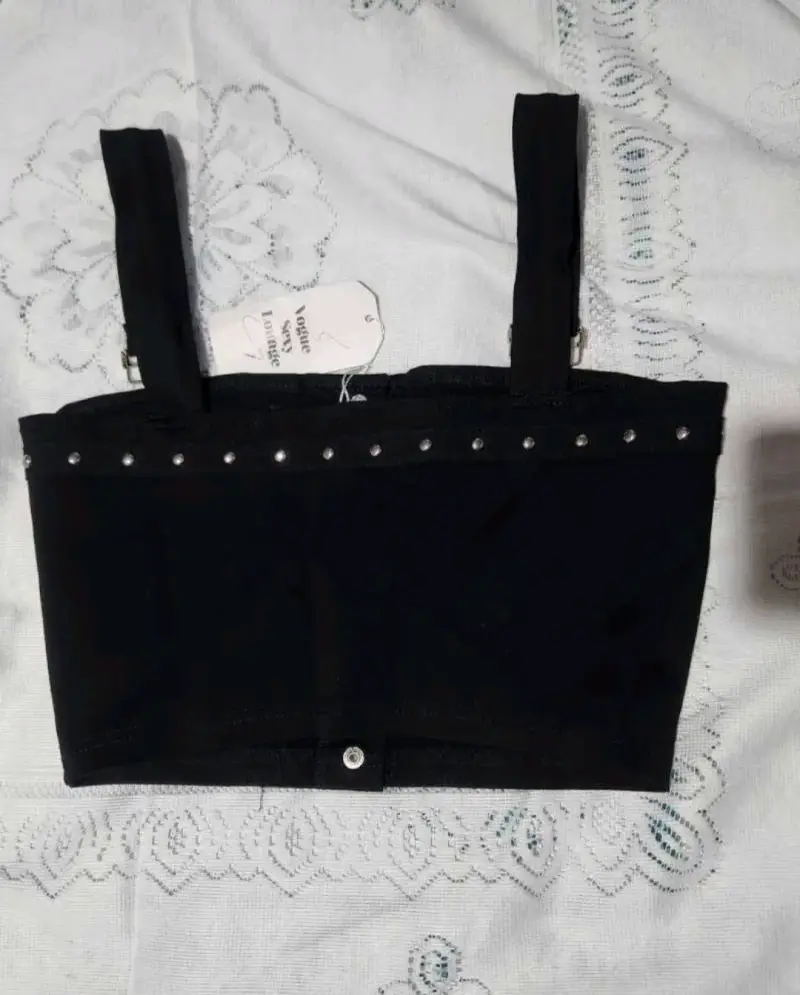 Top nuevo importado negro con tachas - 5