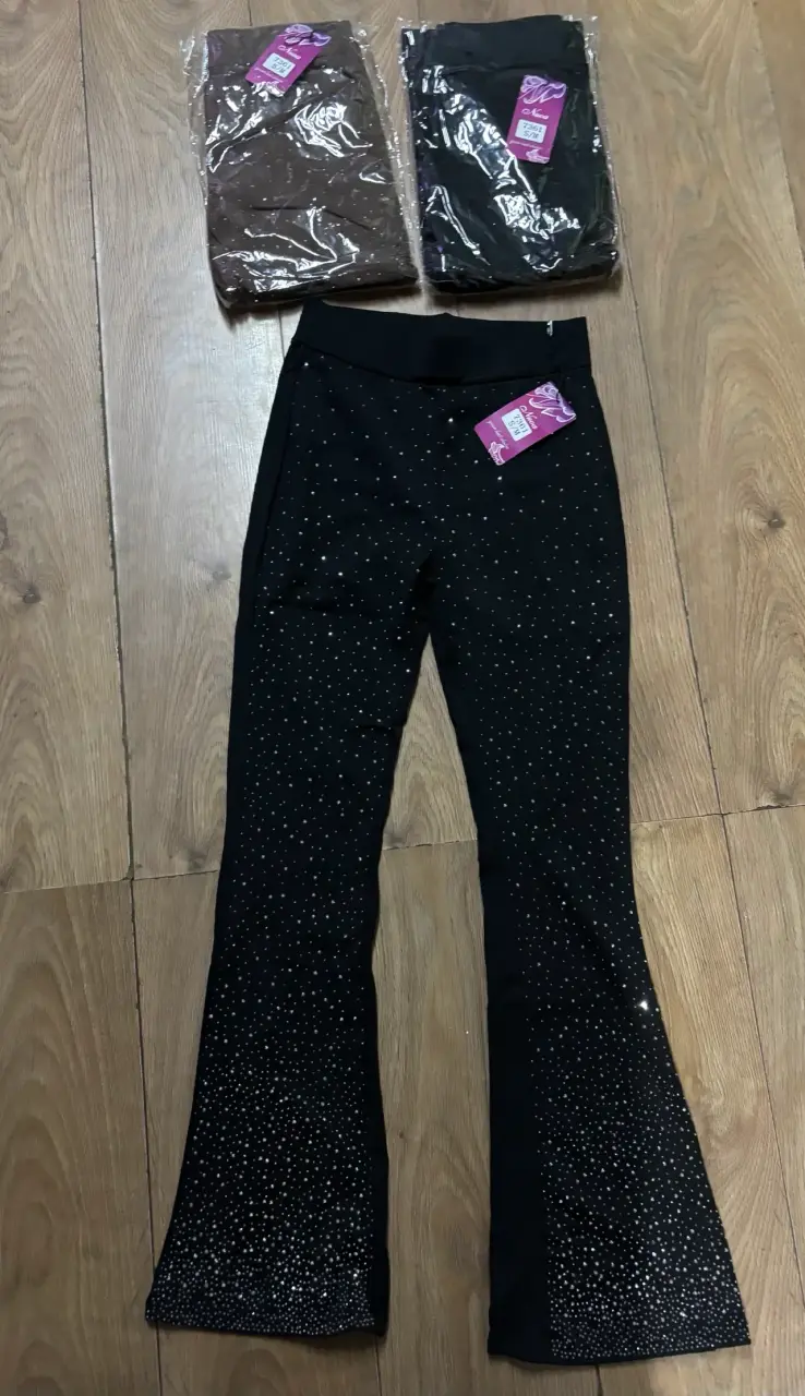 Pantalones negros con brillantes