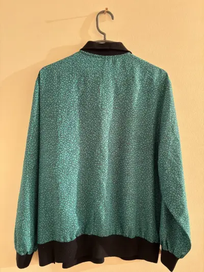 Polera vintage turquesa con cuello - miniatura 2