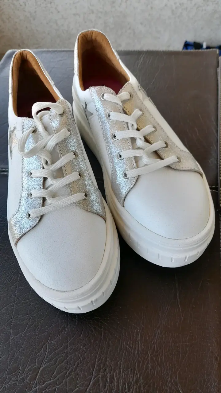 ZAPATILLAS VG de cuero blancas con estrellas - 1