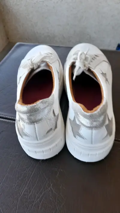 ZAPATILLAS VG  de cuero blancas  con estrellas - miniatura 5