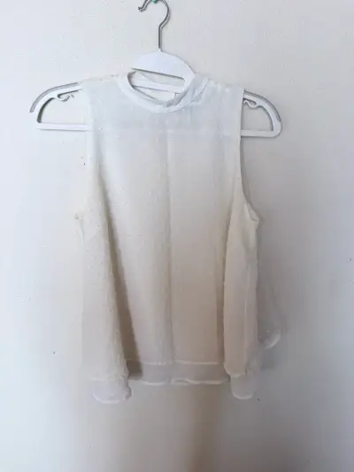 Blusa blanca basement sin mangas - miniatura 1
