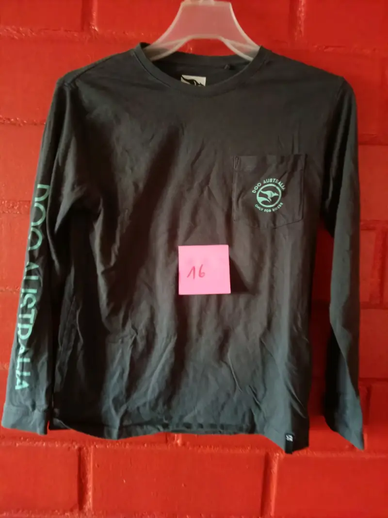 Polera negra estampada grafiti - 5