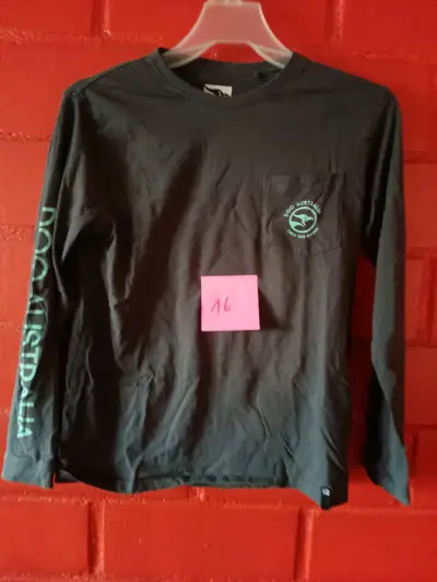 Polera negra estampada grafiti - miniatura 5