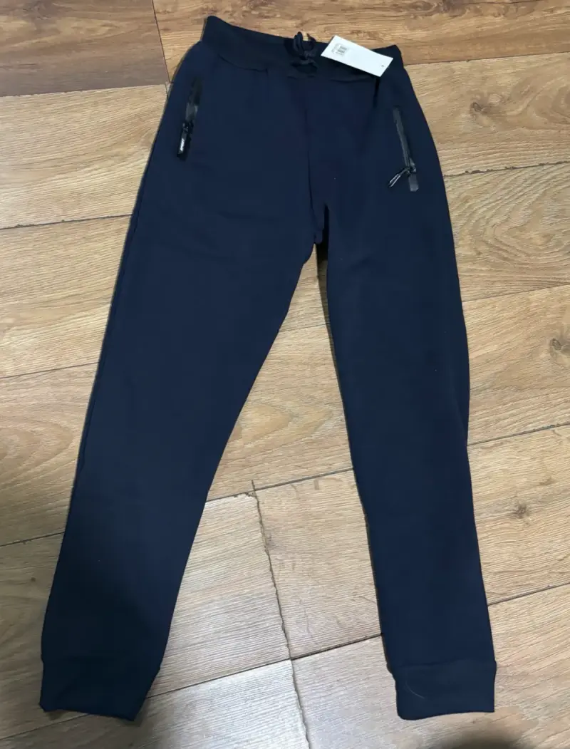 Pantalones deportivos negros nuevos - 1