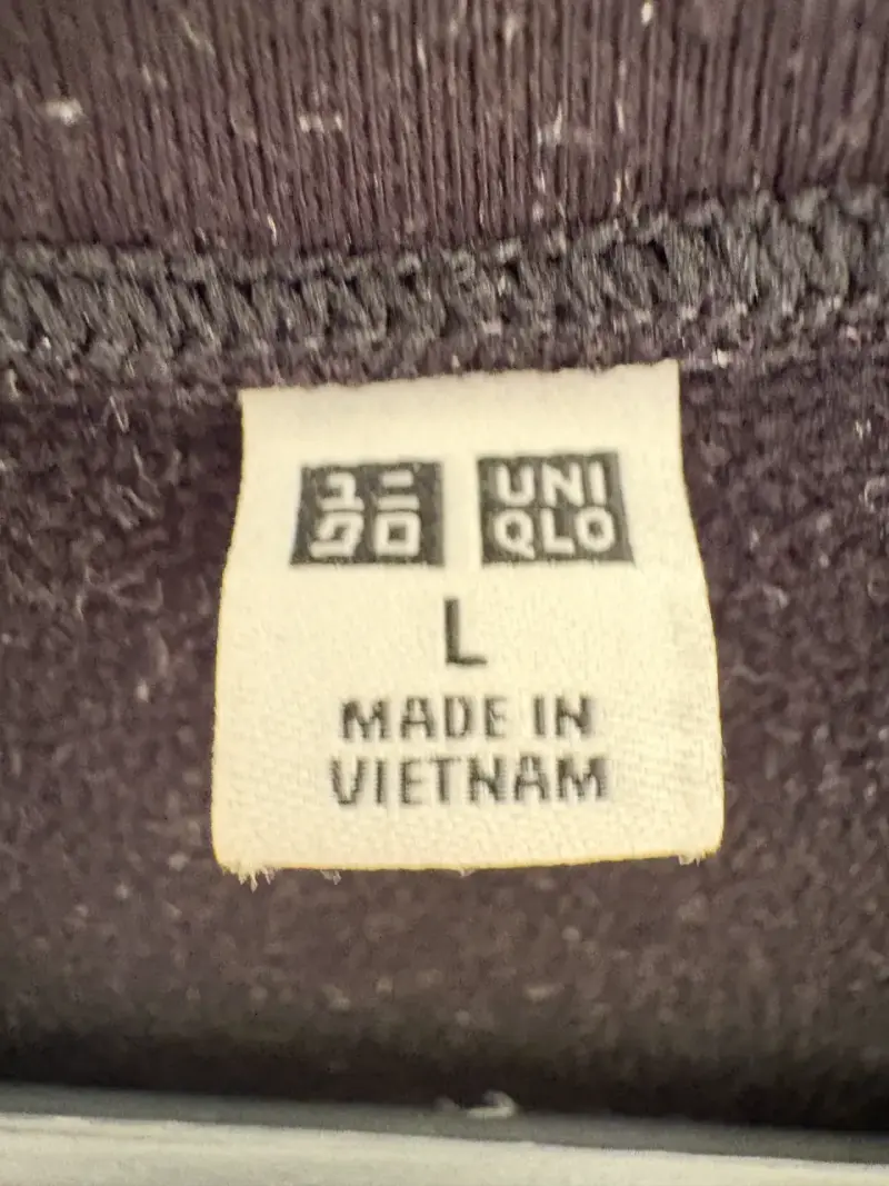 Polera negra de la marca Uniqlo - 2