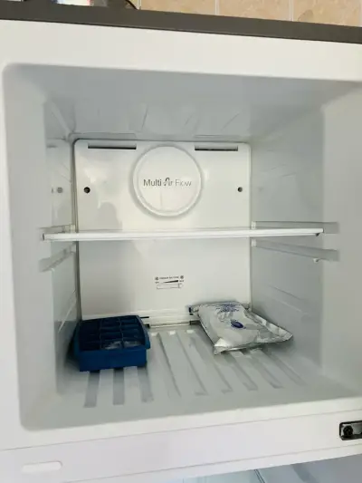 Refrigerador Libero no frost 248 lt gris - miniatura 2