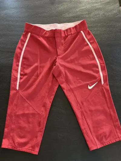 Pantalones cortos deportivos rojos Nike - miniatura 1