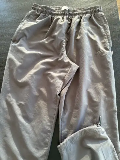 Pantalones deportivos gris Adidas - miniatura 1
