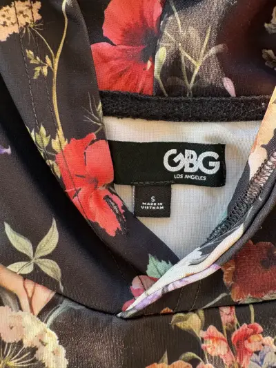 Polera floral con capucha - miniatura 3