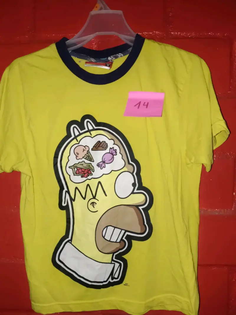 Polera amarilla de dibujo animado