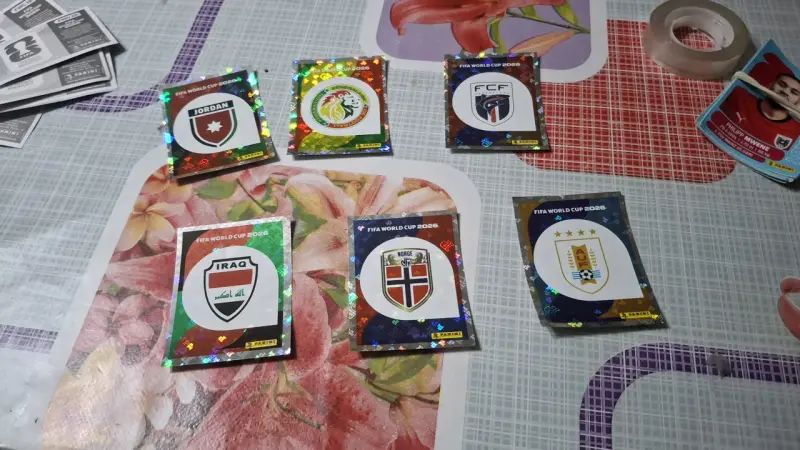 Láminas originales Mundial FIFA 2026 - Escudos y f - 3