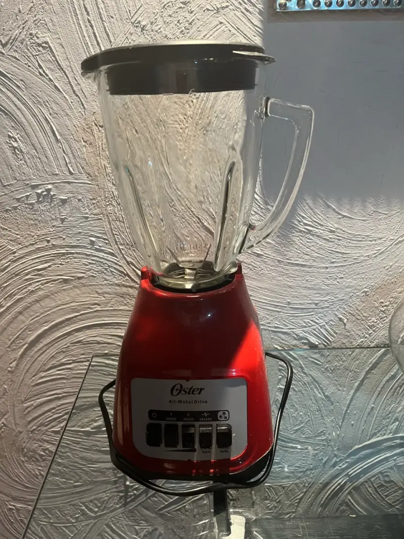 Licuadora Oster roja - 1