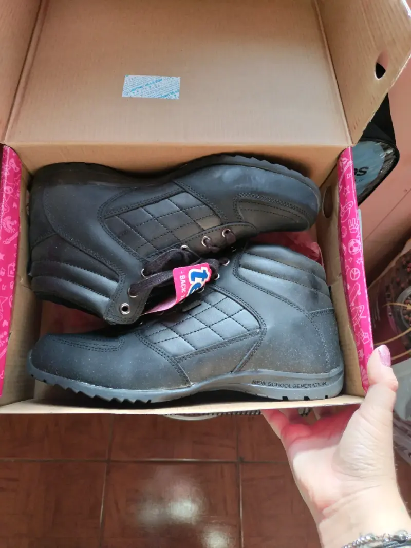 Botas escolares negras