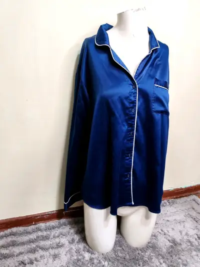 Pijama azul satinado - miniatura 2