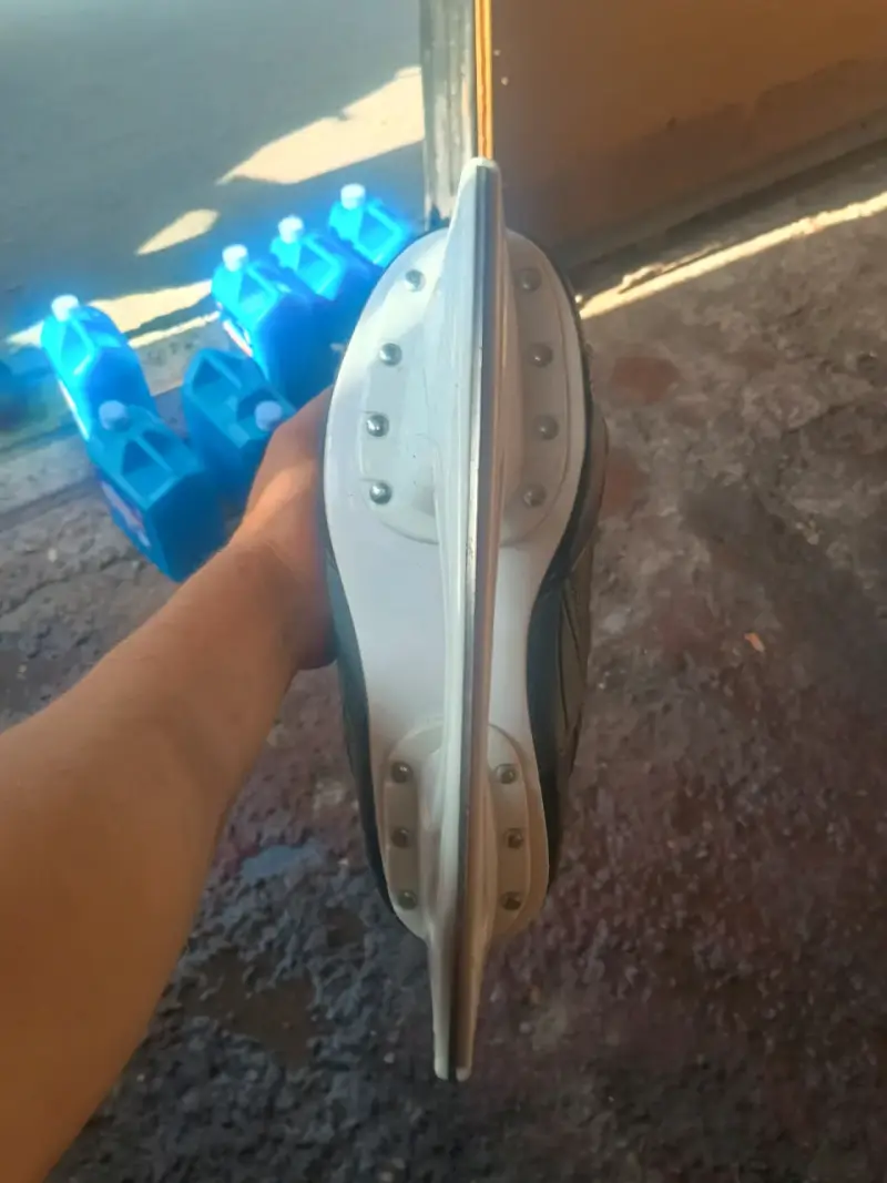 Patines de hielo negros - 1