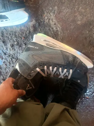 Patines de hielo negros - miniatura 3