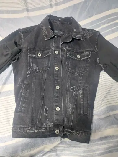 Chaqueta de mezclilla negra desgastada - miniatura 1