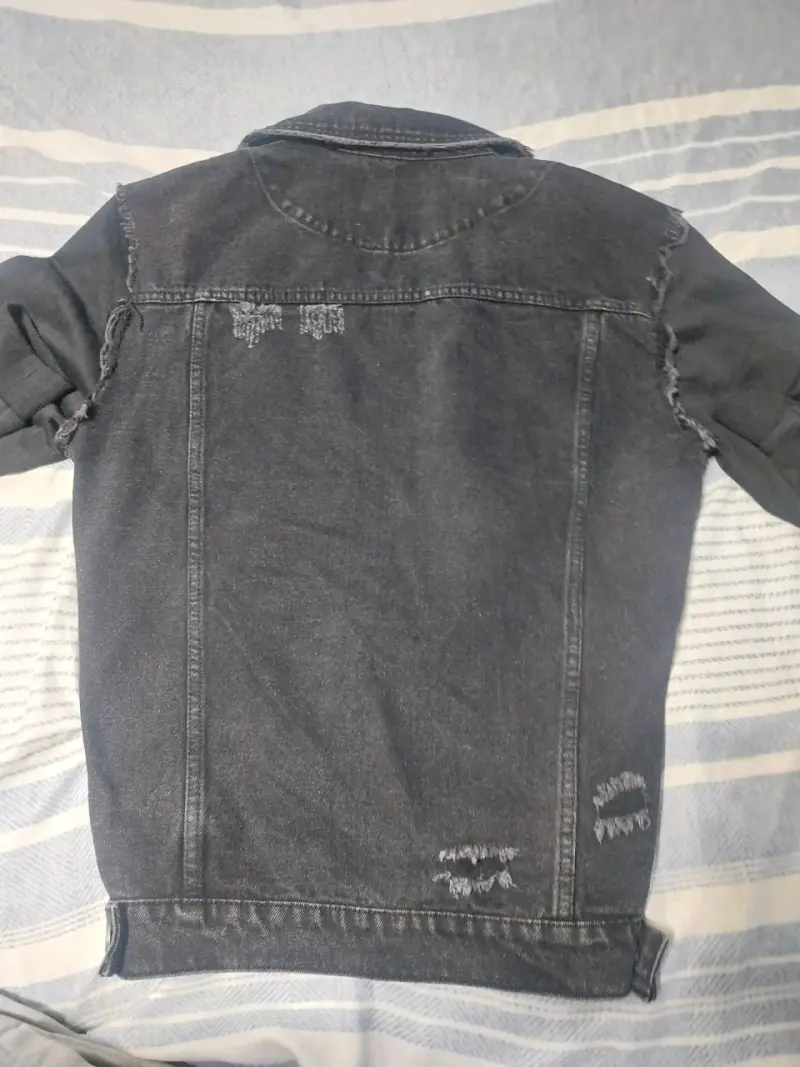 Chaqueta de mezclilla negra desgastada - 2