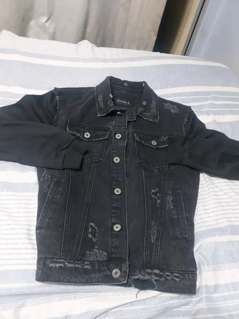 Chaqueta de mezclilla negra desgastada - 3