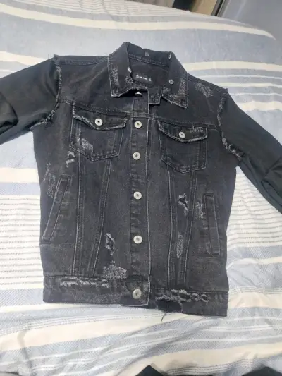 Chaqueta de mezclilla negra desgastada - miniatura 4