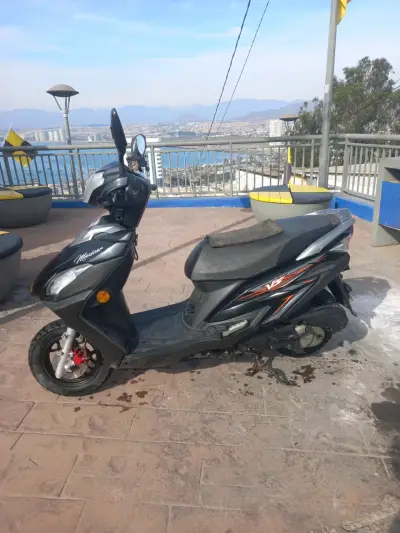 Scooter negro usado - miniatura 1