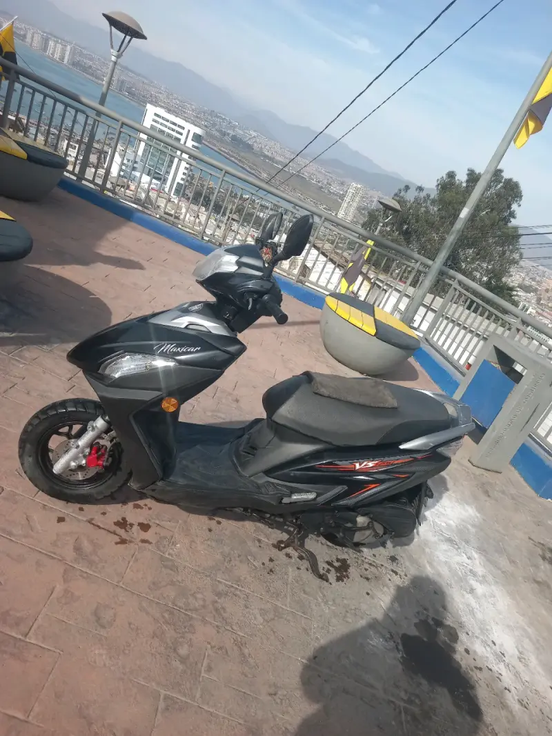 Scooter negro usado - 2