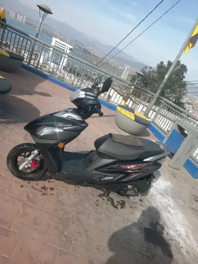 Scooter negro usado - miniatura 2