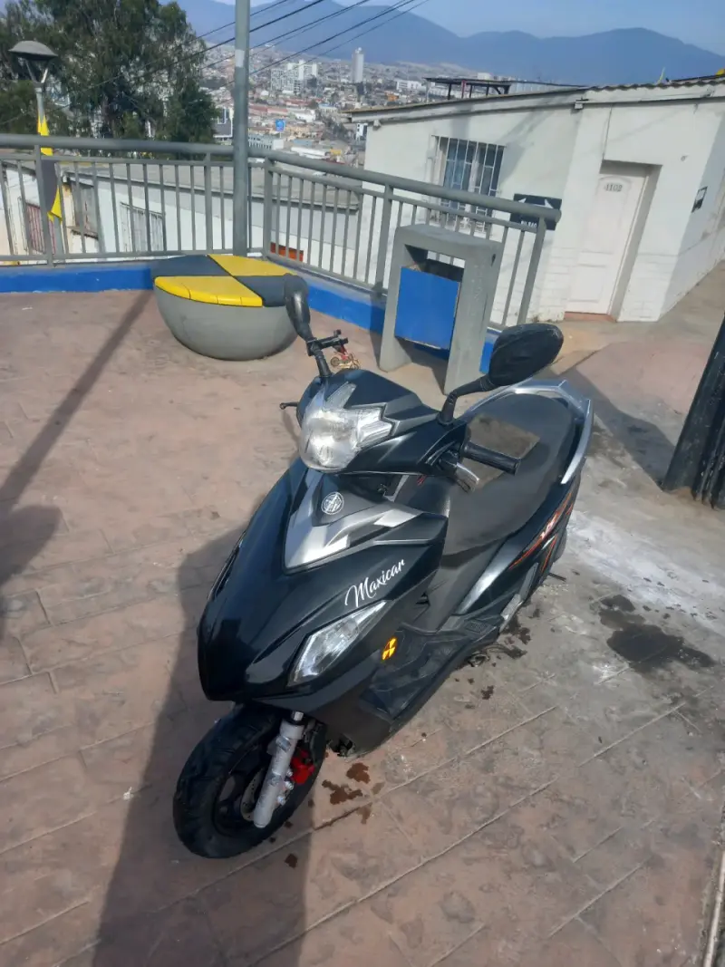 Scooter negro usado - 4
