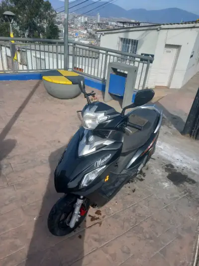 Scooter negro usado - miniatura 4