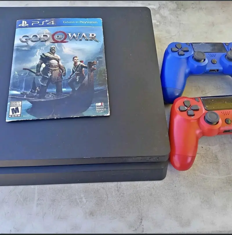 PS4 con juego God of War o juego a elección