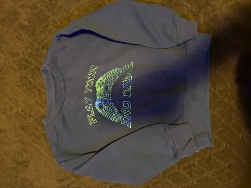 Polerón azul con diseño gamer