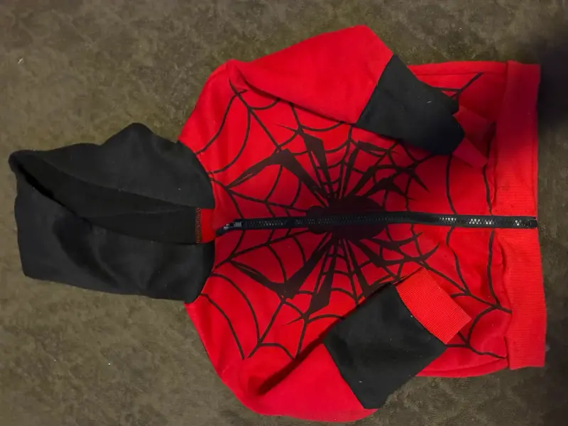 Polerón rojo Spiderman con capucha