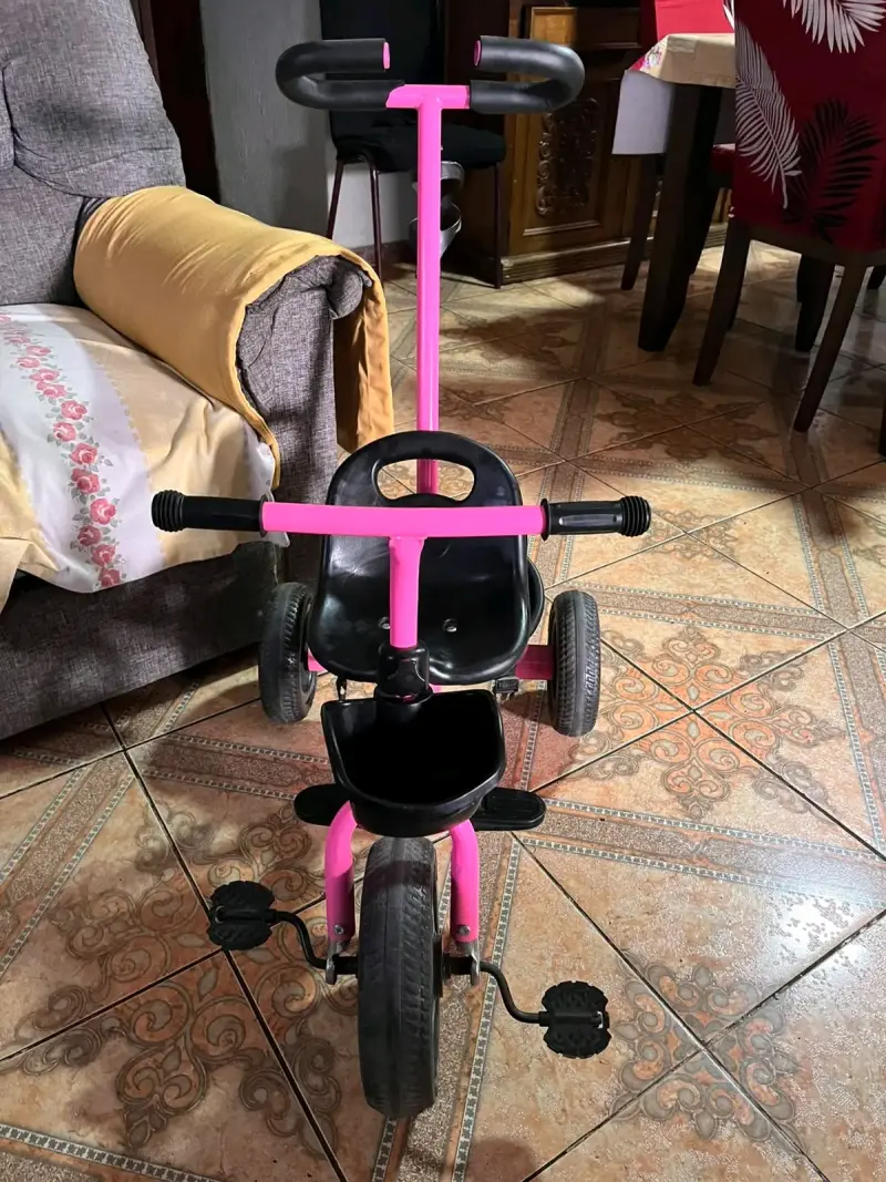 Triciclo infantil rosado - 4