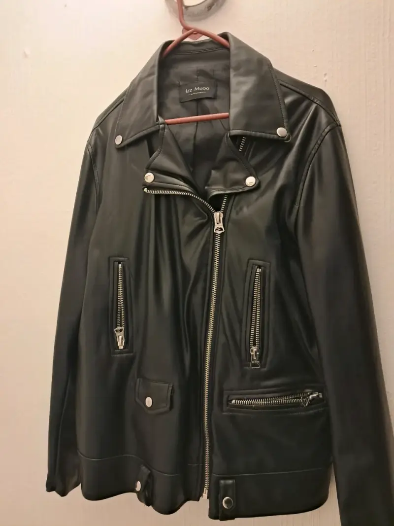 Chaqueta de cuero negra